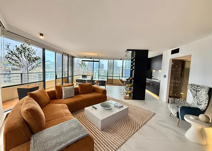 Sub Penthouse - Large Luxury 2 Bedroom Apartment
