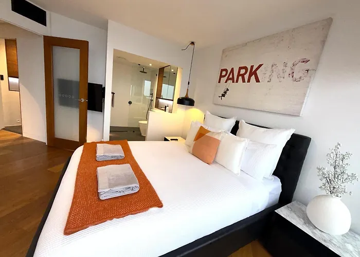 Sub Penthouse - Large Luxury 2 Bedroom Apartment