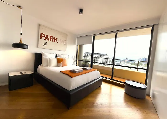 Sub Penthouse - Large Luxury 2 Bedroom Apartment