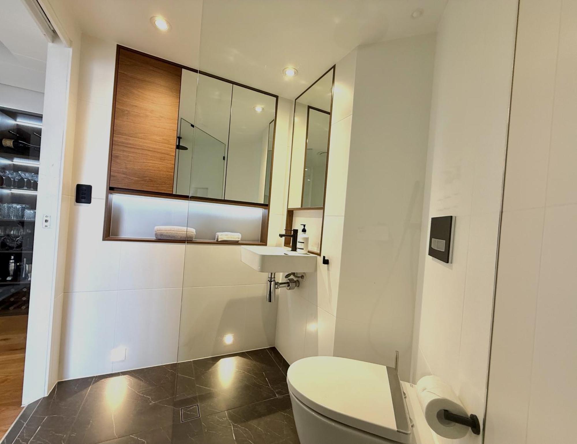 Sub Penthouse - Large Luxury 2 Bedroom