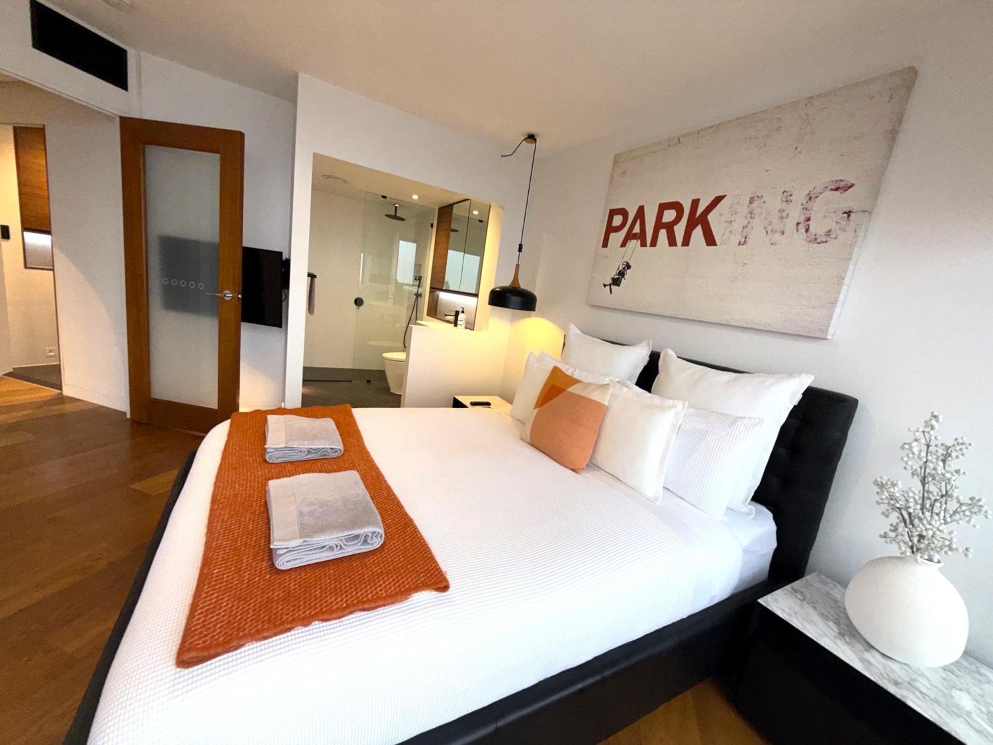 Sub Penthouse - Large Luxury 2 Bedroom Apartment *