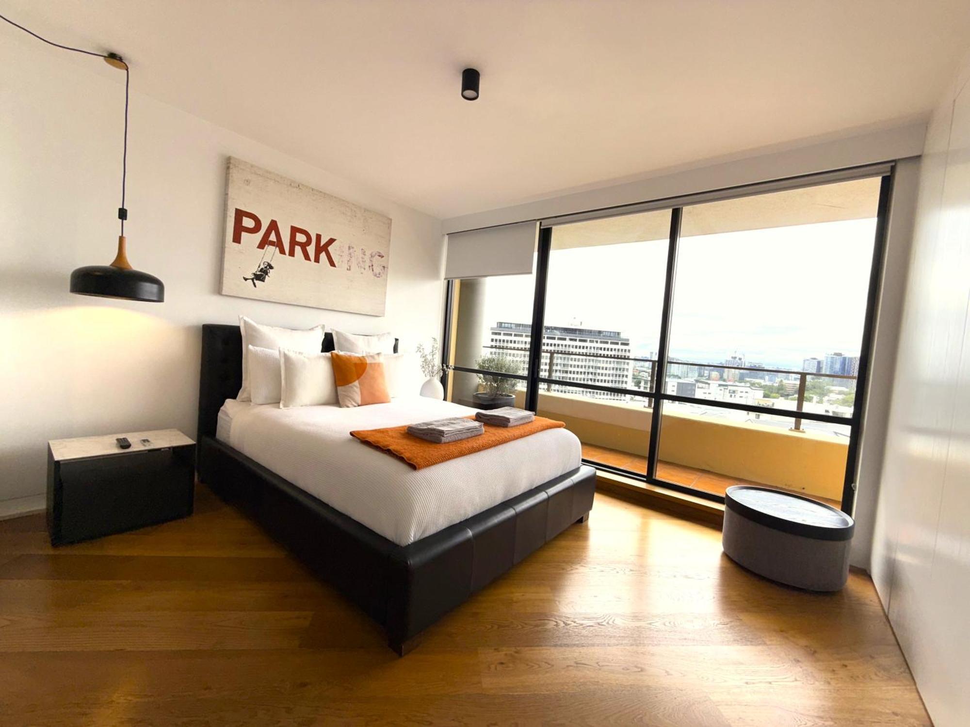 Sub Penthouse - Large Luxury 2 Bedroom * Brisbane